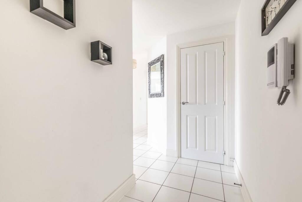 2 Bed & 2 Bath Cosy Apartment Slough- Free Parking Exterior photo